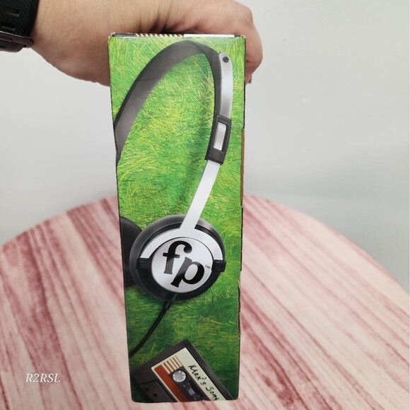 FP Little People Collector: Stranger Things Max's Song Collector Set NIB - Picture 7 of 9